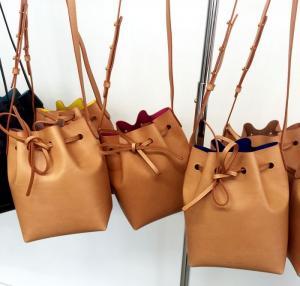 En Şık Bayan Çanta Modelleri 15 Mansur-Gavriel-Fall-2015-Handbags-10-700X668