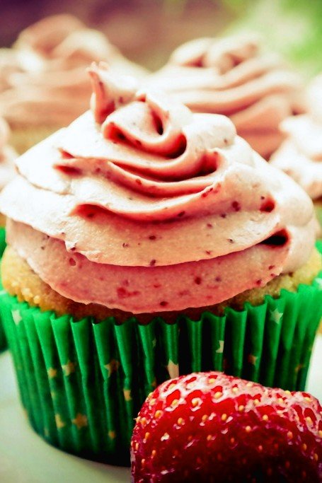 Çilek Kremalı Çikolatalı Cupcake Tarifi 9 Çilek Kremalı Çikolatalı Cupcake Tarifi