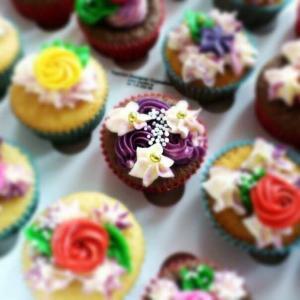 I-Made-These-Colorful-Cupcakes-Out-Of-Boredom-In-Making-Same-Old-Cupcakes-All-The-Time11__605