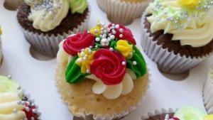 I-Made-These-Colorful-Cupcakes-Out-Of-Boredom-In-Making-Same-Old-Cupcakes-All-The-Time9__605
